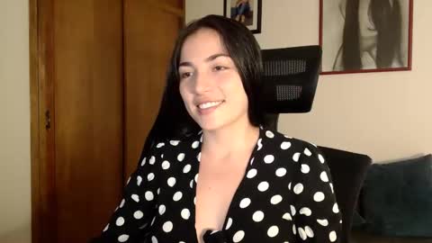 Snapshot of honey_aynur chatting on April 21, 2026, 8:23 pm Honey Aynu online show from April 21, 2026, 8:23 pm