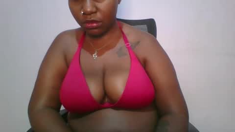 Snapshot of honey_beb chatting on October 8, 2025, 6:05 pm honey_beb online show from October 8, 2025, 6:05 pm