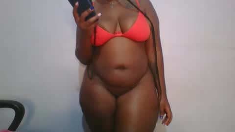 Snapshot of honey_beb chatting on October 21, 2025, 5:13 pm honey_beb online show from October 21, 2025, 5:13 pm