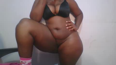 Snapshot of honey_beb chatting on October 29, 2025, 7:10 am honey_beb online show from October 29, 2025, 7:10 am