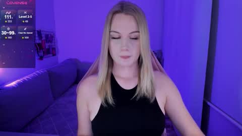 Snapshot of honey_blondee chatting on October 12, 2025, 9:58 pm Tammy online show from October 12, 2025, 9:58 pm