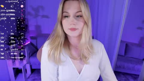 Snapshot of honey_blondee chatting on May 5, 2026, 8:06 pm Tammy online show from May 5, 2026, 8:06 pm