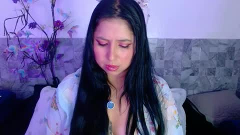 Snapshot of honey_buns_1 chatting on December 16, 2025, 6:02 pm mimi online show from December 16, 2025, 6:02 pm