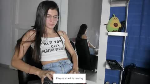 honey_darcy online show from September 21, 2025, 4:25 am