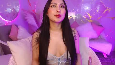 Snapshot of honey_doll_x chatting on April 23, 2026, 4:35 am honey_doll_x online show from April 23, 2026, 4:35 am