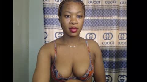 Snapshot of honey_dollxx chatting on October 10, 2025, 9:08 am Flora online show from October 10, 2025, 9:08 am