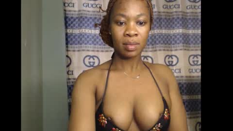 Snapshot of honey_dollxx chatting on October 12, 2025, 9:08 am Flora online show from October 12, 2025, 9:08 am