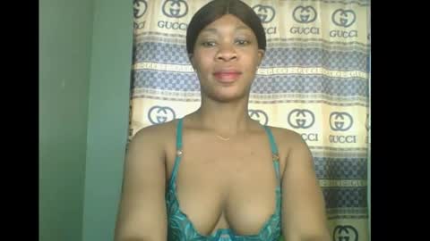 Snapshot of honey_dollxx chatting on November 8, 2025, 9:09 am Flora online show from November 8, 2025, 9:09 am