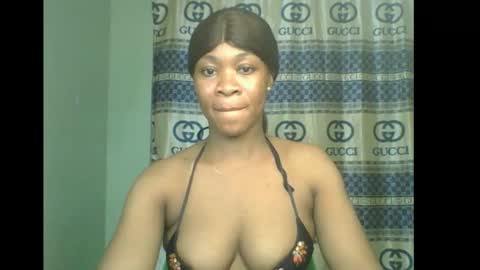 Snapshot of honey_dollxx chatting on November 11, 2025, 7:14 pm Flora online show from November 11, 2025, 7:14 pm