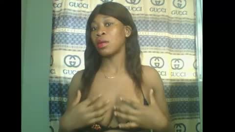 Snapshot of honey_dollxx chatting on November 21, 2025, 9:08 am Flora online show from November 21, 2025, 9:08 am