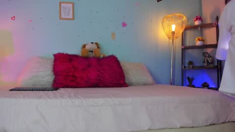 Snapshot of honey_fox01 chatting on January 8, 2025, 9:00 am HONEY online show from January 8, 2025, 9:00 am