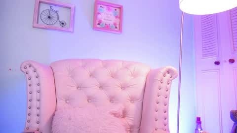 Snapshot of honey_fox01 chatting on April 8, 2026, 11:54 am HONEY online show from April 8, 2026, 11:54 am