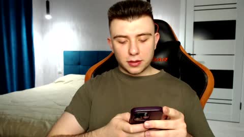 Snapshot of honey_furry chatting on December 29, 2024, 9:20 pm Wolfy online show from December 29, 2024, 9:20 pm