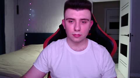 Snapshot of honey_furry chatting on January 6, 2025, 3:20 am Wolfy online show from January 6, 2025, 3:20 am