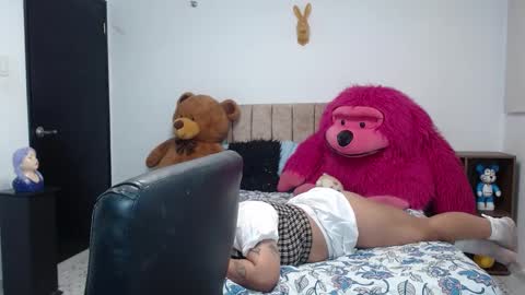 Snapshot of honey_hypnotic chatting on January 8, 2025, 8:18 pm honey_hypnotic online show from January 8, 2025, 8:18 pm