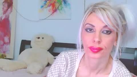 honey_lara online show from January 17, 2026, 12:37 am
