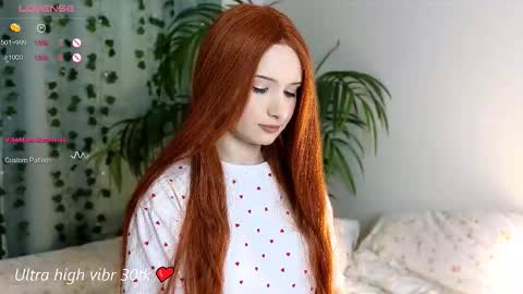 Snapshot of honey_letty chatting on November 5, 2025, 5:35 pm LETTY online show from November 5, 2025, 5:35 pm