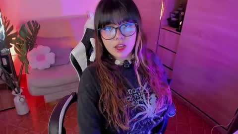Milenka online show from July 23, 2026, 7:01 pm