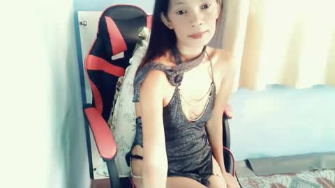 honey_mollyxx online show from April 24, 2026, 11:51 pm