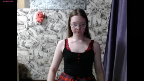 Snapshot of honey_mood chatting on December 11, 2024, 3:15 pm Lina online show from December 11, 2024, 3:15 pm