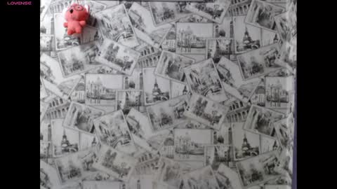 Snapshot of honey_mood chatting on December 17, 2024, 1:27 pm Lina online show from December 17, 2024, 1:27 pm