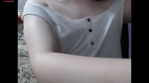 Snapshot of honey_mood chatting on December 18, 2024, 1:45 pm Lina online show from December 18, 2024, 1:45 pm