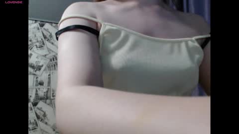 Snapshot of honey_mood chatting on December 26, 2024, 3:42 pm Lina online show from December 26, 2024, 3:42 pm