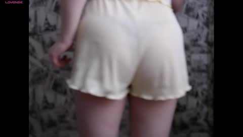 Snapshot of honey_mood chatting on January 18, 2025, 9:02 am Lina online show from January 18, 2025, 9:02 am