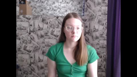 Snapshot of honey_mood chatting on February 4, 2025, 10:10 am Lina online show from February 4, 2025, 10:10 am