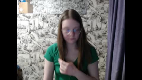 Snapshot of honey_mood chatting on February 4, 2025, 1:59 pm Lina online show from February 4, 2025, 1:59 pm