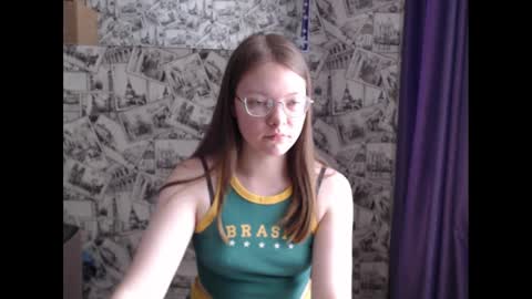 Snapshot of honey_mood chatting on February 13, 2025, 9:20 am Lina online show from February 13, 2025, 9:20 am