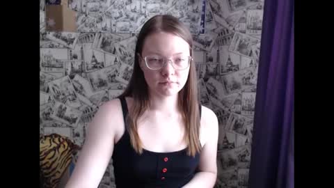 Snapshot of honey_mood chatting on February 20, 2025, 7:45 am Lina online show from February 20, 2025, 7:45 am