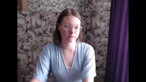 Snapshot of honey_mood chatting on February 27, 2025, 8:17 am Lina online show from February 27, 2025, 8:17 am