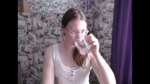 Snapshot of honey_mood chatting on February 27, 2025, 11:52 am Lina online show from February 27, 2025, 11:52 am