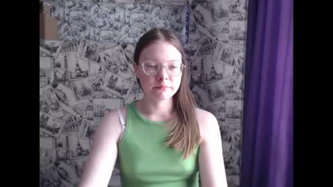 Snapshot of honey_mood chatting on March 3, 2025, 10:28 am Lina online show from March 3, 2025, 10:28 am