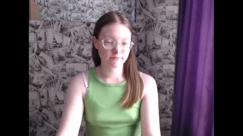 Snapshot of honey_mood chatting on March 3, 2025, 1:31 pm Lina online show from March 3, 2025, 1:31 pm