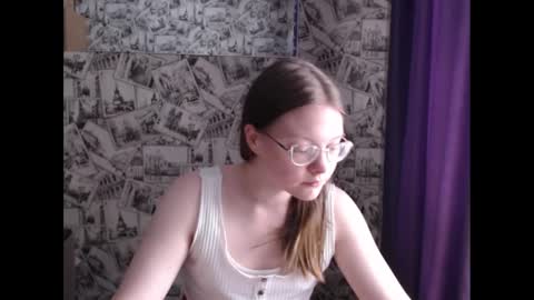 Snapshot of honey_mood chatting on March 4, 2025, 11:40 am Lina online show from March 4, 2025, 11:40 am