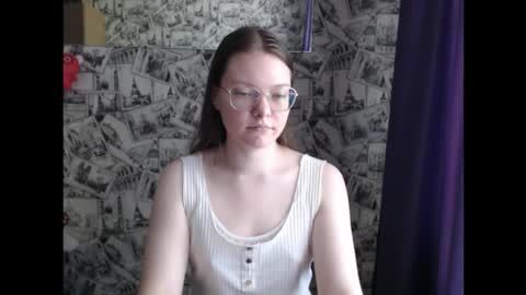 Snapshot of honey_mood chatting on September 19, 2025, 7:32 am Lina online show from September 19, 2025, 7:32 am