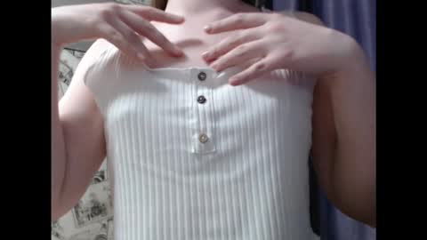 Snapshot of honey_mood chatting on September 29, 2025, 2:55 pm Lina online show from September 29, 2025, 2:55 pm