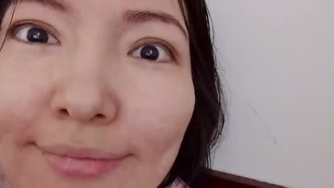 honey_yuzu online show from April 24, 2026, 5:21 am