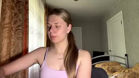 Snapshot of honeyaskren chatting on June 17, 2026, 11:12 am Klara online show from June 17, 2026, 11:12 am
