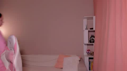 honeyautumn online show from February 23, 2025, 12:08 am