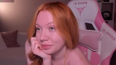 Snapshot of honeyautumn chatting on June 18, 2026, 2:43 pm honeyautumn online show from June 18, 2026, 2:43 pm