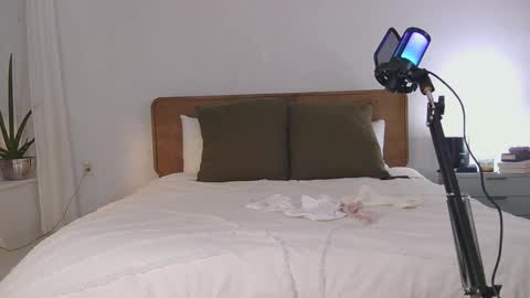 honeybbxx online show from February 25, 2025, 2:14 am