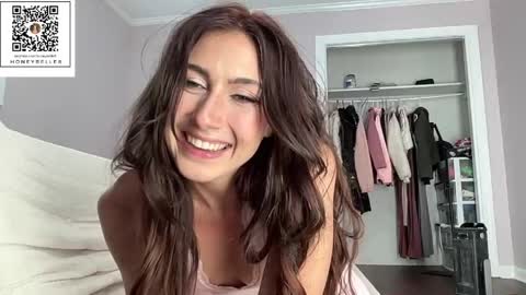 belle brunette online show from April 14, 2026, 7:42 pm