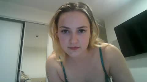 honeyblakex online show from July 7, 2026, 6:47 am