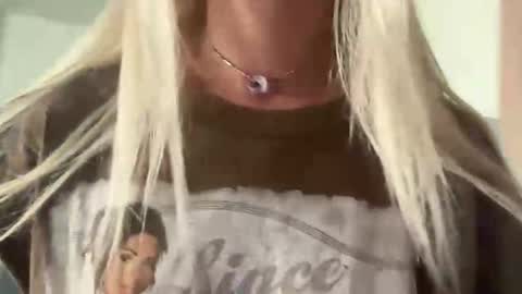 honeybun_z online show from February 25, 2026, 5:55 pm