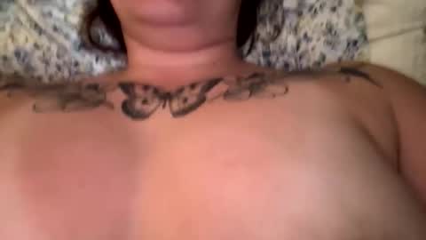Snapshot of honeygirlox chatting on April 20, 2026, 10:11 pm honeygirlox online show from April 20, 2026, 10:11 pm