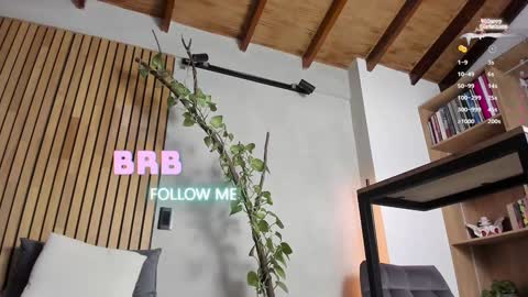 Snapshot of honeyhot69__ chatting on December 13, 2024, 2:16 pm Sofia independent model online show from December 13, 2024, 2:16 pm