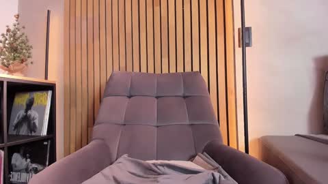 Snapshot of honeyhot69__ chatting on December 18, 2024, 2:17 pm Sofia independent model online show from December 18, 2024, 2:17 pm